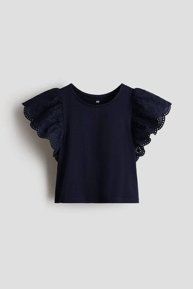 اتش اند ام بلوزة بأكمام مكشكشة وتطريزات ذات نمط انجليزي